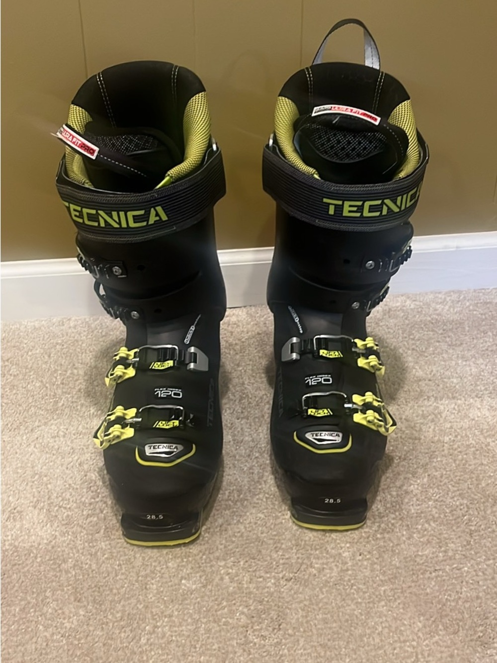 Tecnica Men’s Cochise 120 Size 28.5 Black Ski Boots with Yellow Accents
